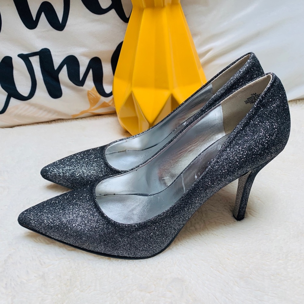 Nine West Flax 17 Metallic Black Pointed Toe Pumps